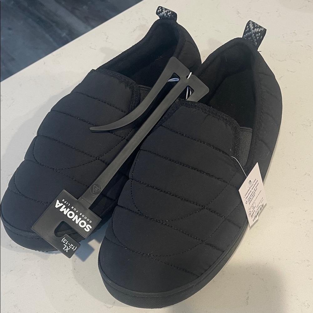 Men’s slippers NWT size XL 12-13